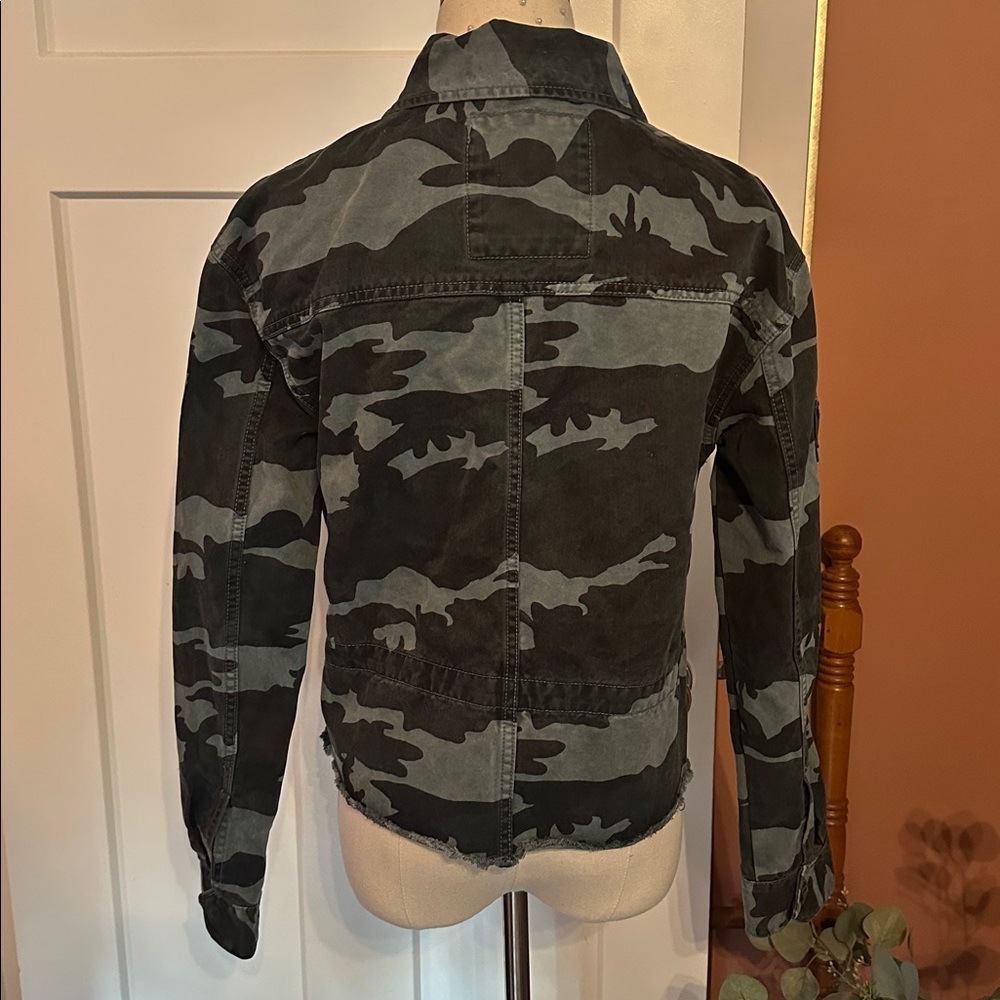 Superdry women Riley Rookie cropped cotton Sea Camo zipper snaps badge 8 Jacket - Picture 11 of 16